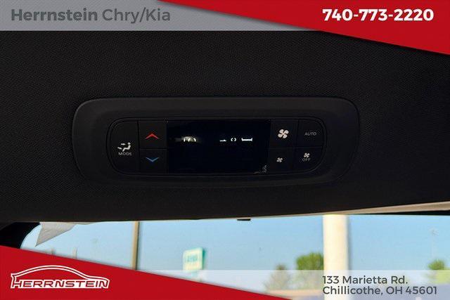 Photo of 2025 Diamond Black Crystal Pearlcoat Chrysler Voyager
