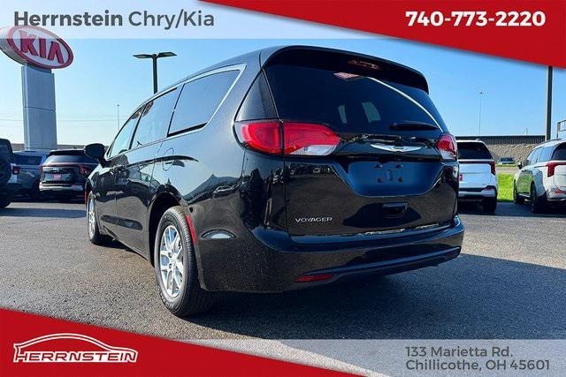 Photo of 2025 Diamond Black Crystal Pearlcoat Chrysler Voyager