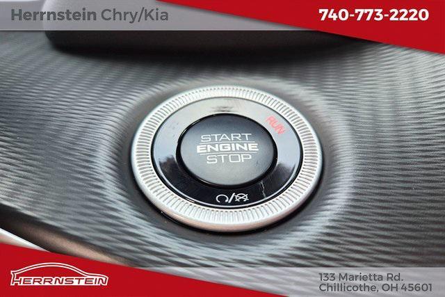 Photo of 2025 Diamond Black Crystal Pearlcoat Jeep Grand Cherokee L