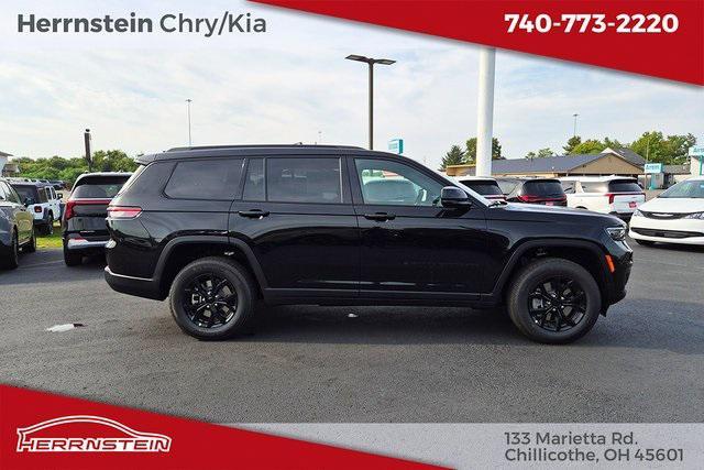 Photo of 2025 Diamond Black Crystal Pearlcoat Jeep Grand Cherokee L