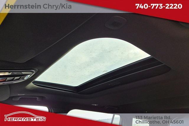 Photo of 2025 Diamond Black Crystal Pearlcoat Jeep Grand Cherokee L