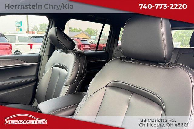 Photo of 2025 Baltic Gray Metallic Clearcoat Jeep Grand Cherokee