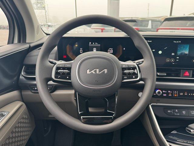 Photo of 2026 White Pearl Kia Carnival