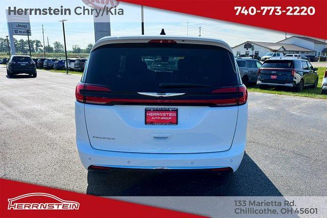 Photo of 2024 Bright White Clearcoat Chrysler Pacifica