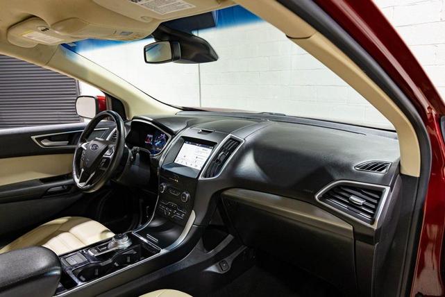 Photo of 2019 Ruby Red Metallic Tinted Clearcoat Ford Edge
