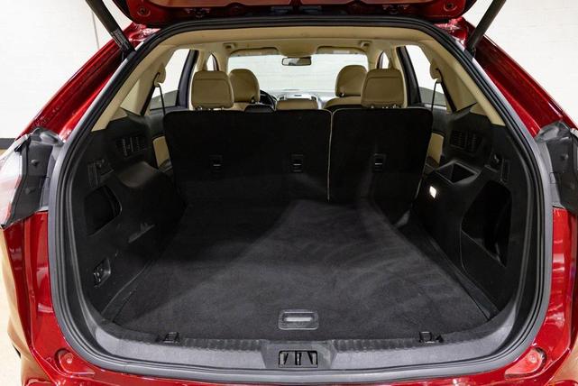 Photo of 2019 Ruby Red Metallic Tinted Clearcoat Ford Edge