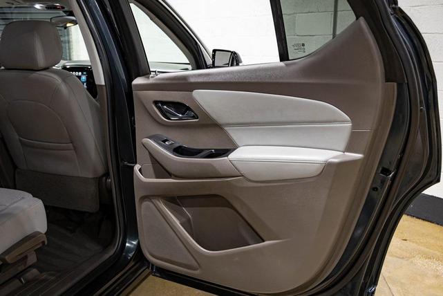 Photo of 2018 Graphite Metallic Chevrolet Traverse