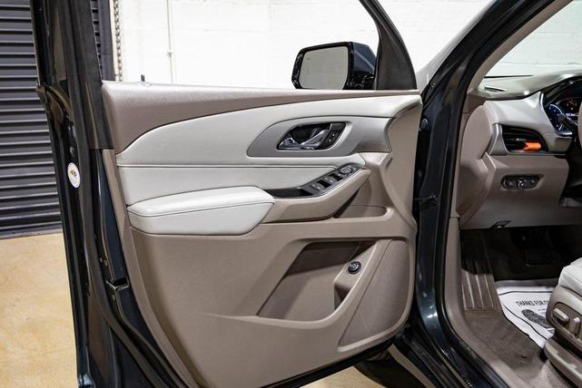 Photo of 2018 Graphite Metallic Chevrolet Traverse