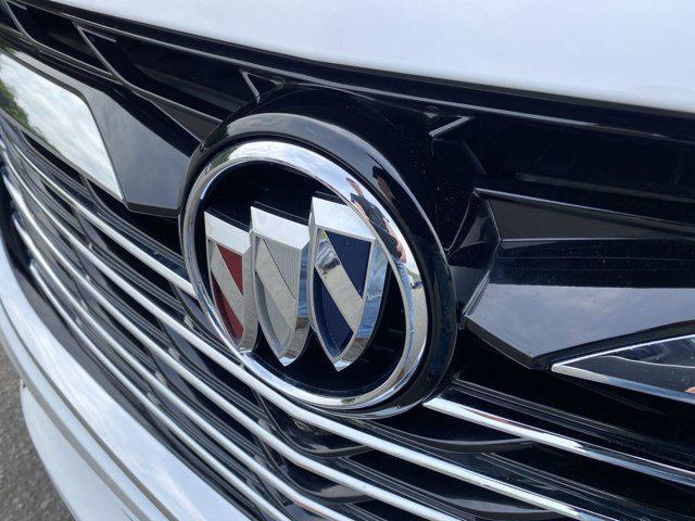 Photo of 2022 White Frost Tricoat Buick Enclave