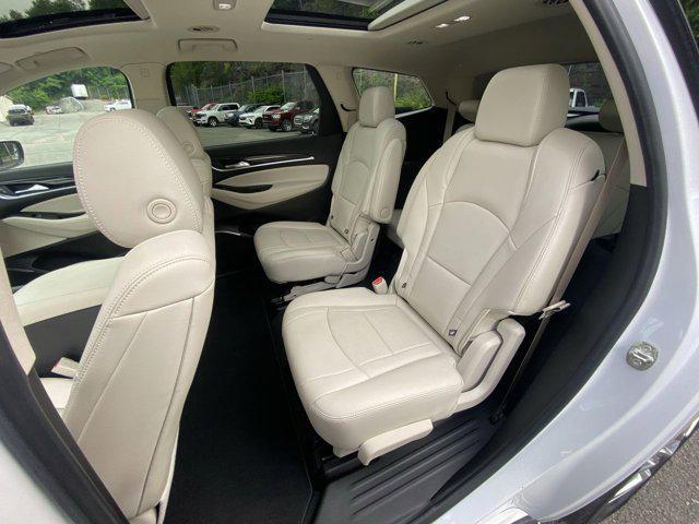 Photo of 2022 White Frost Tricoat Buick Enclave