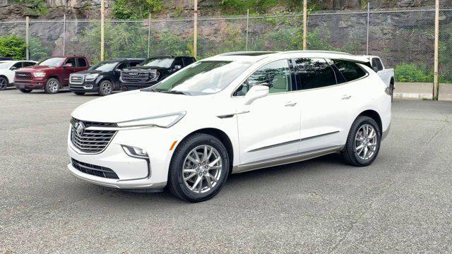Photo of 2022 White Frost Tricoat Buick Enclave