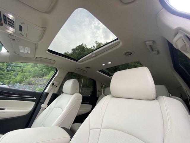 Photo of 2022 White Frost Tricoat Buick Enclave