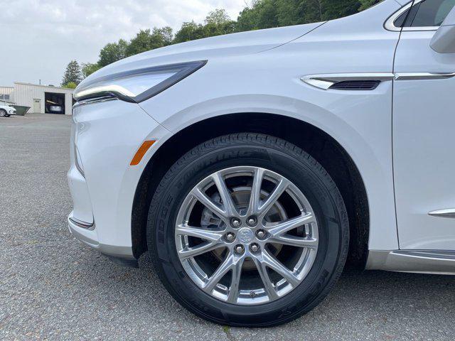 Photo of 2022 White Frost Tricoat Buick Enclave