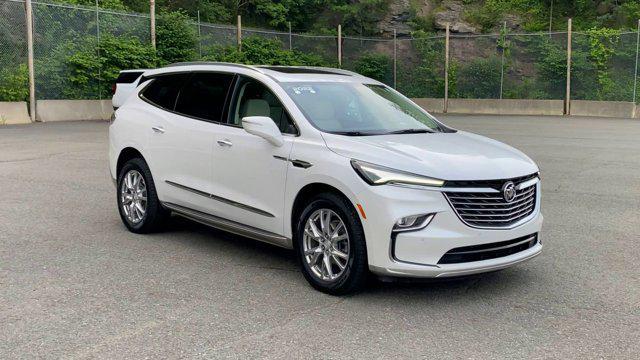 Photo of 2022 White Frost Tricoat Buick Enclave