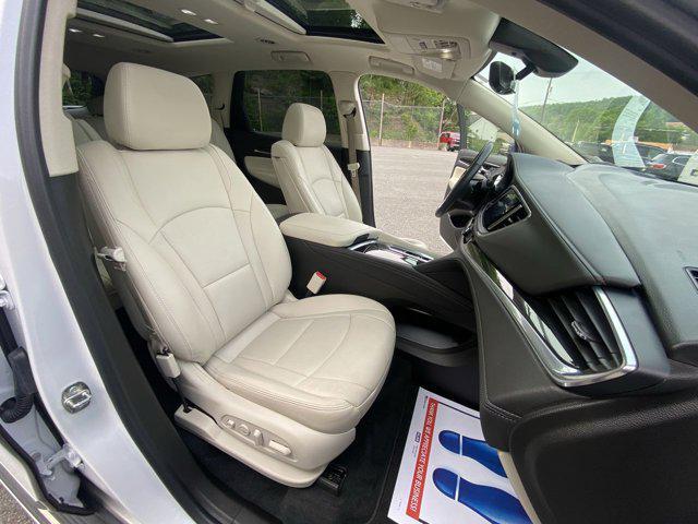 Photo of 2022 White Frost Tricoat Buick Enclave