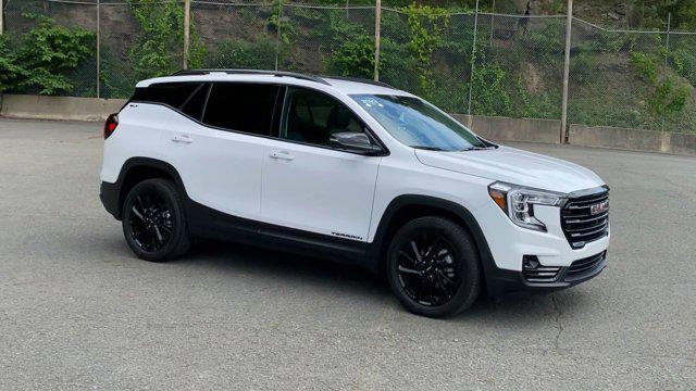 Photo of 2023 Summit White GMC Terrain