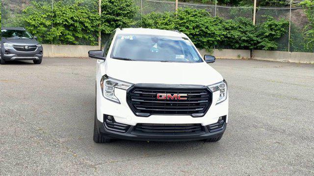 Photo of 2023 Summit White GMC Terrain