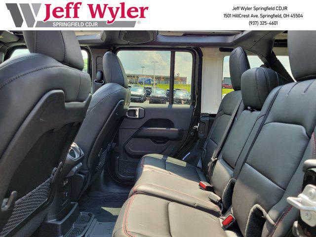 Photo of 2025 Black Clearcoat Jeep Wrangler