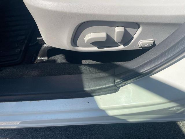 Photo of 2015 Satin White Pearl Subaru Forester