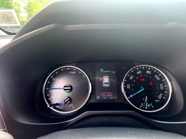 Photo of 2022 Silver Sky Metallic Toyota RAV4 Hybrid