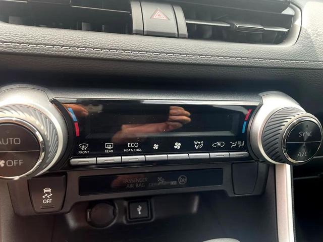 Photo of 2022 Silver Sky Metallic Toyota RAV4 Hybrid