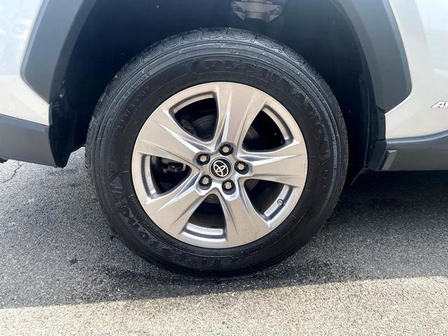 Photo of 2022 Silver Sky Metallic Toyota RAV4 Hybrid