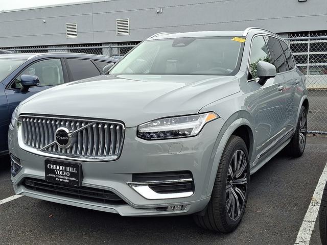 Photo of 2024 Vapour Gray Metallic Volvo XC90