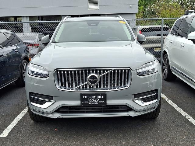 Photo of 2024 Vapour Gray Metallic Volvo XC90