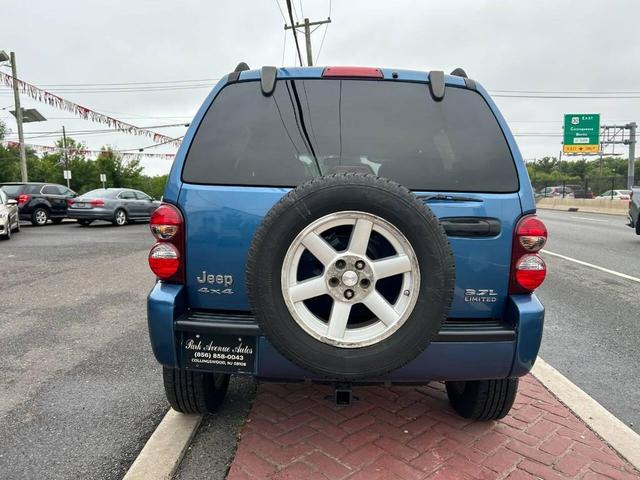 Photo of 2006 Blue Jeep Liberty