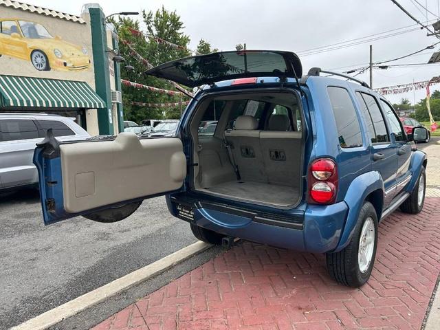 Photo of 2006 Blue Jeep Liberty
