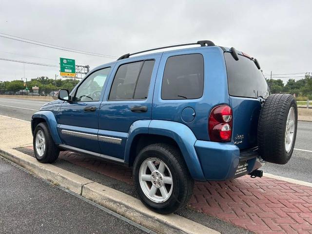 Photo of 2006 Blue Jeep Liberty