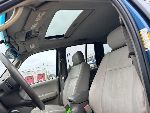 Photo of 2006 Blue Jeep Liberty