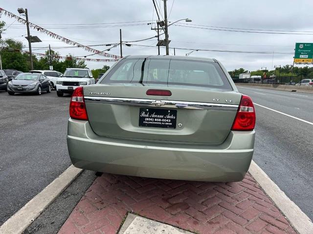 Photo of 2006 Green Chevrolet Malibu