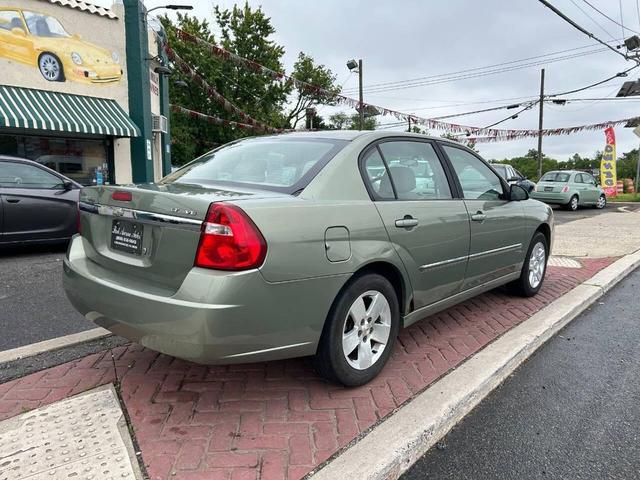 Photo of 2006 Green Chevrolet Malibu