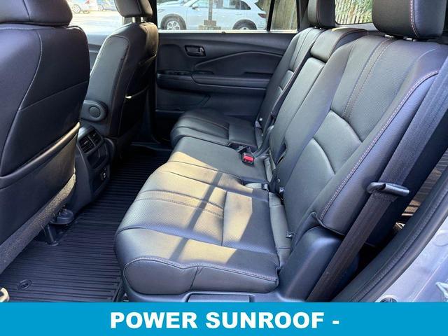 Photo of 2023 Lunar Silver Metallic Honda Passport