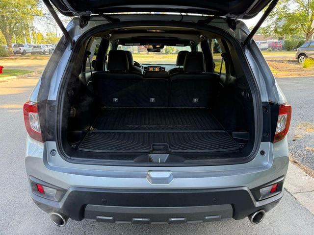 Photo of 2023 Lunar Silver Metallic Honda Passport