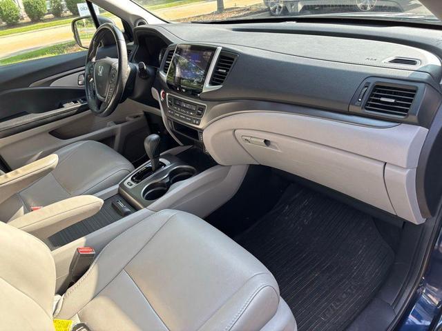 Photo of 2018 Blue Honda Pilot