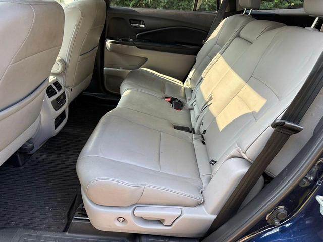 Photo of 2018 Blue Honda Pilot