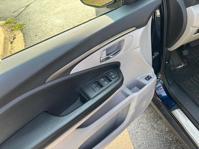Photo of 2018 Blue Honda Pilot