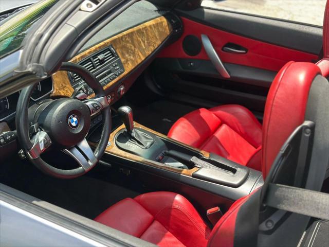 Photo of 2006 Titanium Silver Metallic BMW Z4