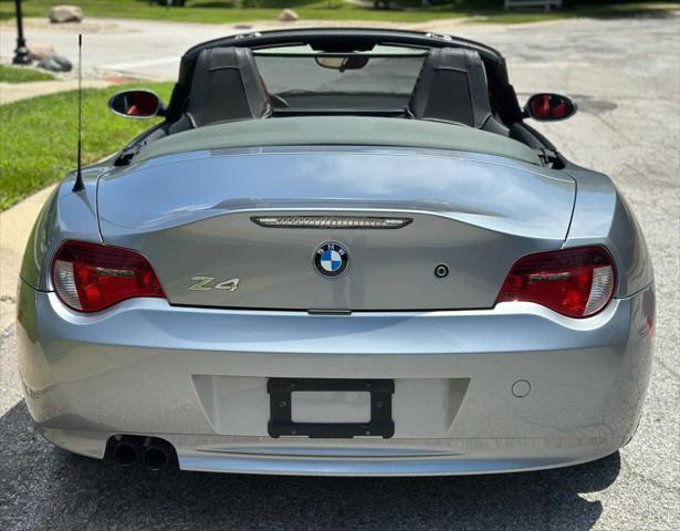 Photo of 2006 Titanium Silver Metallic BMW Z4
