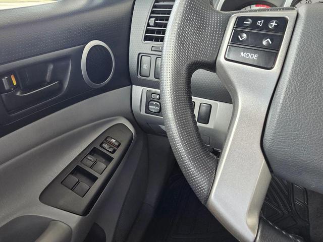 Photo of 2013 Super White Toyota Tacoma