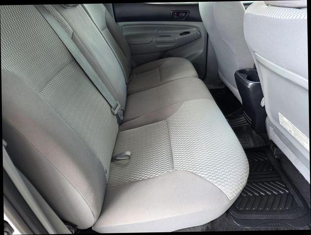 Photo of 2013 Super White Toyota Tacoma