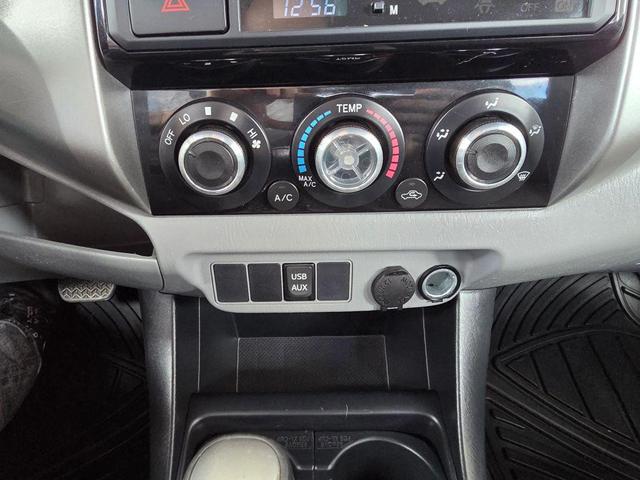 Photo of 2013 Super White Toyota Tacoma