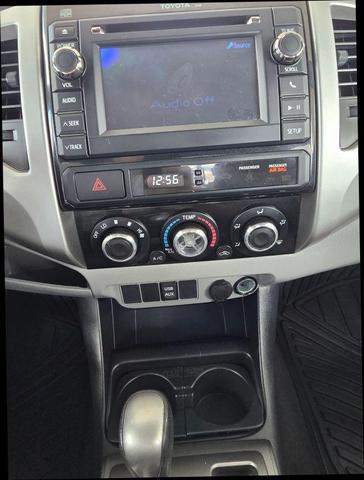 Photo of 2013 Super White Toyota Tacoma