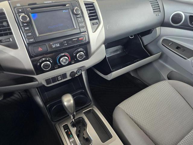 Photo of 2013 Super White Toyota Tacoma