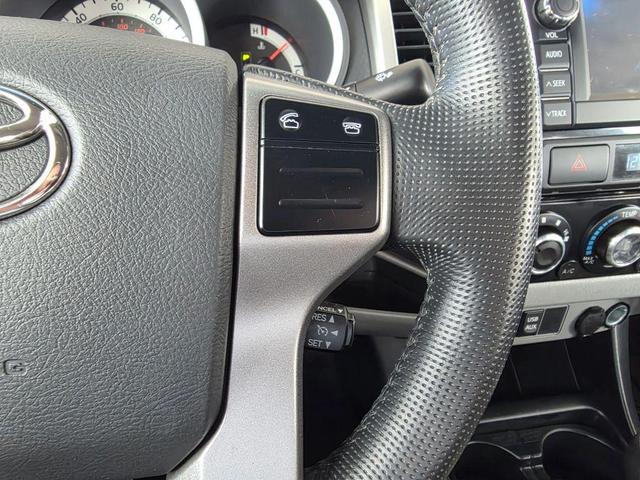 Photo of 2013 Super White Toyota Tacoma
