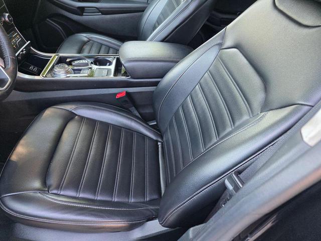 Photo of 2019 Agate Black Metallic Ford Edge