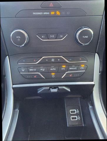 Photo of 2019 Agate Black Metallic Ford Edge