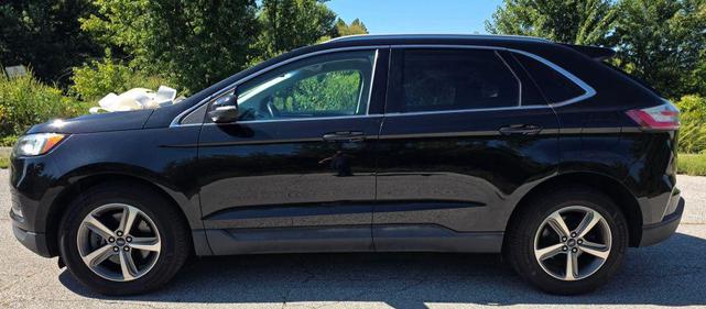Photo of 2019 Agate Black Metallic Ford Edge